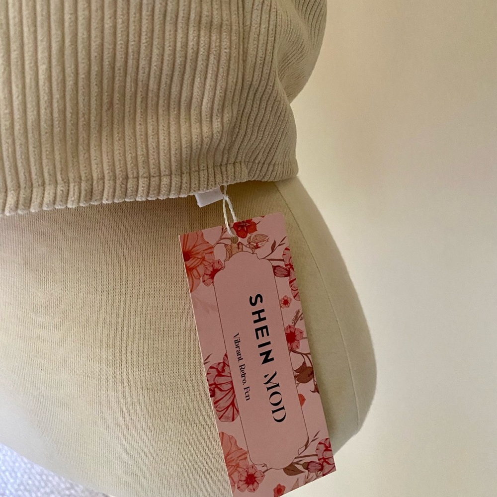 New open back Ribbed Cream Collared cropTop - Picture 9 of 10